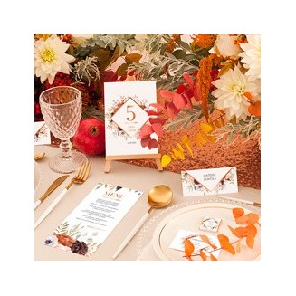 Brelok z labiryntem na upominek dla gości weselnych. Na etykietach widnieje kwiatowa grafika.